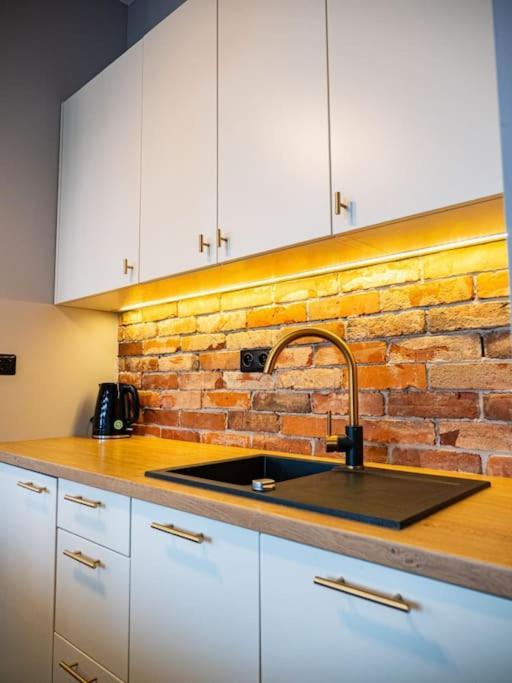 Chic Apartment In Historic Koneser Area Warsaw Exterior photo
