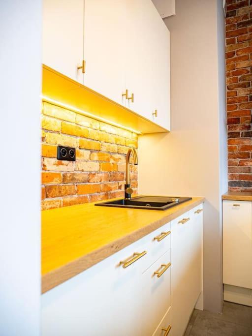 Chic Apartment In Historic Koneser Area Warsaw Exterior photo