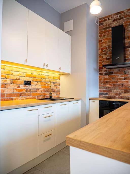 Chic Apartment In Historic Koneser Area Warsaw Exterior photo