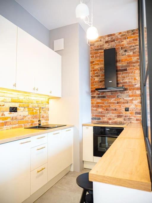 Chic Apartment In Historic Koneser Area Warsaw Exterior photo
