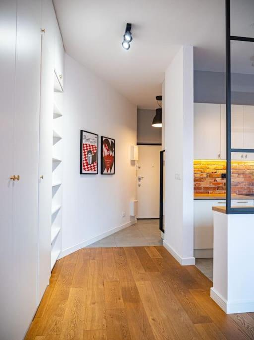 Chic Apartment In Historic Koneser Area Warsaw Exterior photo