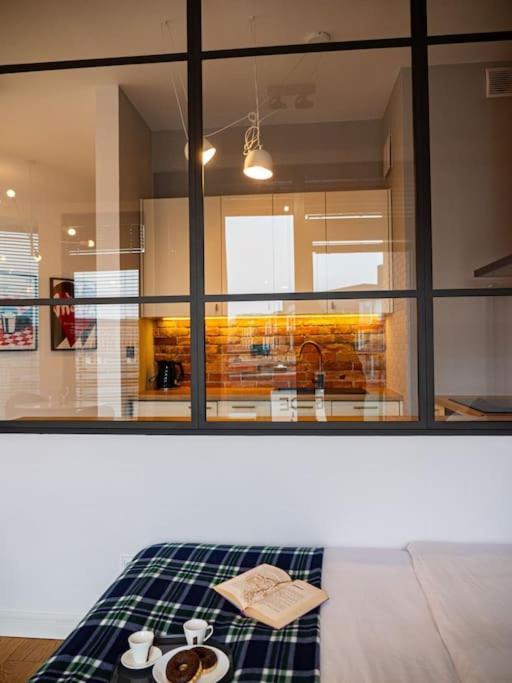 Chic Apartment In Historic Koneser Area Warsaw Exterior photo