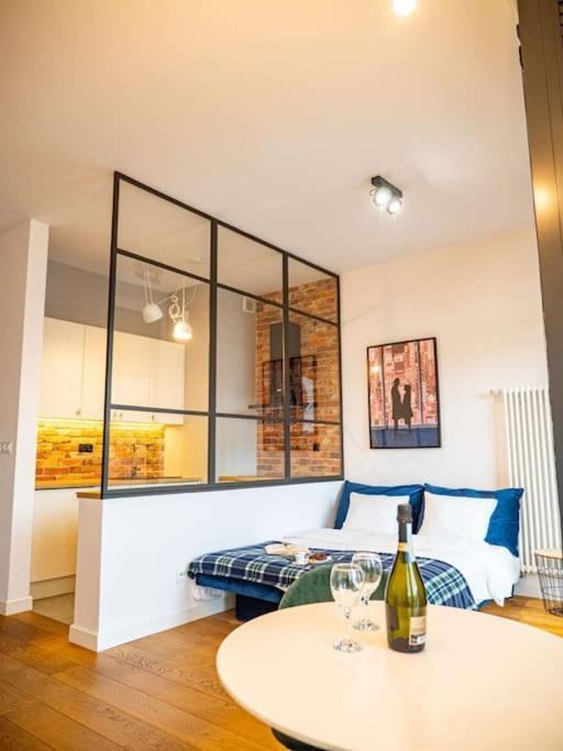 Chic Apartment In Historic Koneser Area Warsaw Exterior photo