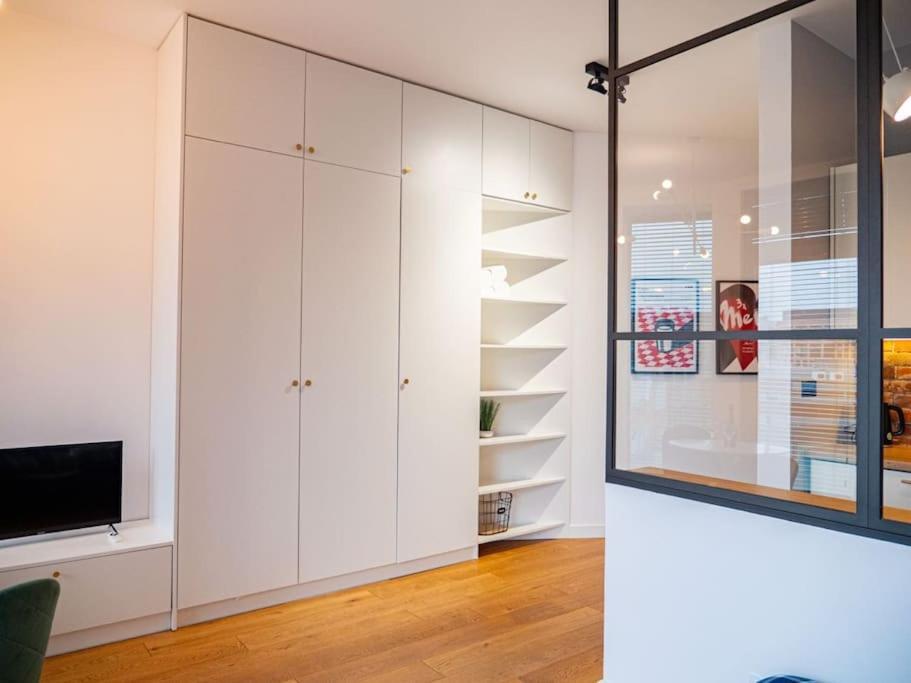 Chic Apartment In Historic Koneser Area Warsaw Exterior photo