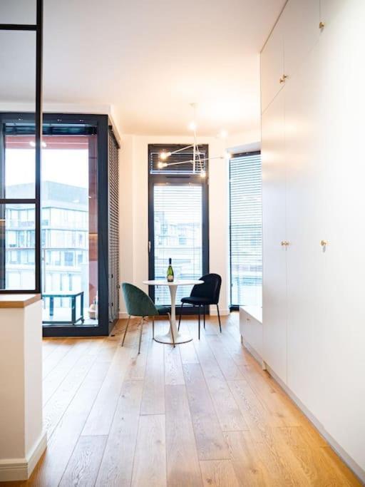Chic Apartment In Historic Koneser Area Warsaw Exterior photo
