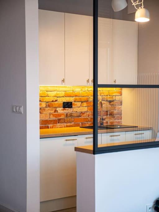 Chic Apartment In Historic Koneser Area Warsaw Exterior photo