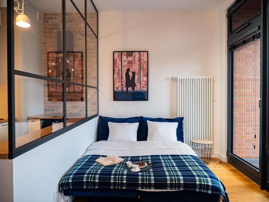 Chic Apartment In Historic Koneser Area Warsaw Exterior photo
