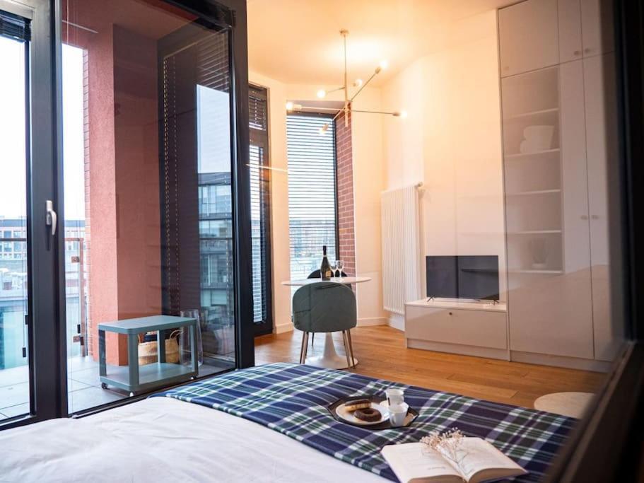 Chic Apartment In Historic Koneser Area Warsaw Exterior photo