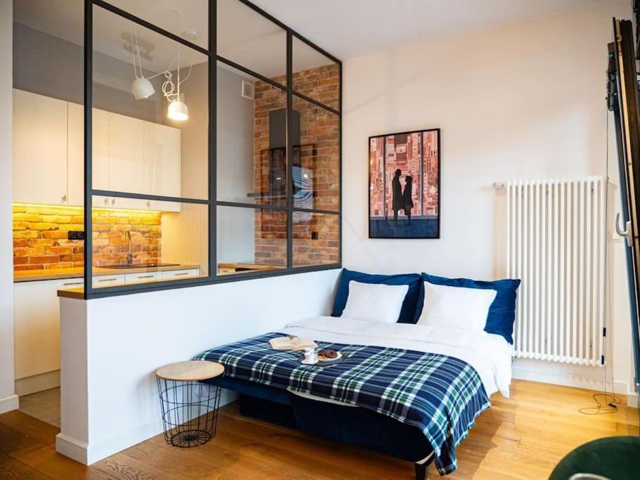 Chic Apartment In Historic Koneser Area Warsaw Exterior photo
