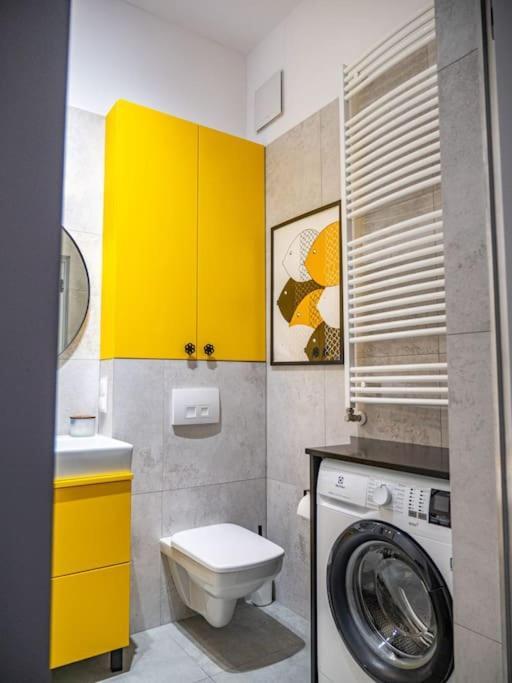 Chic Apartment In Historic Koneser Area Warsaw Exterior photo